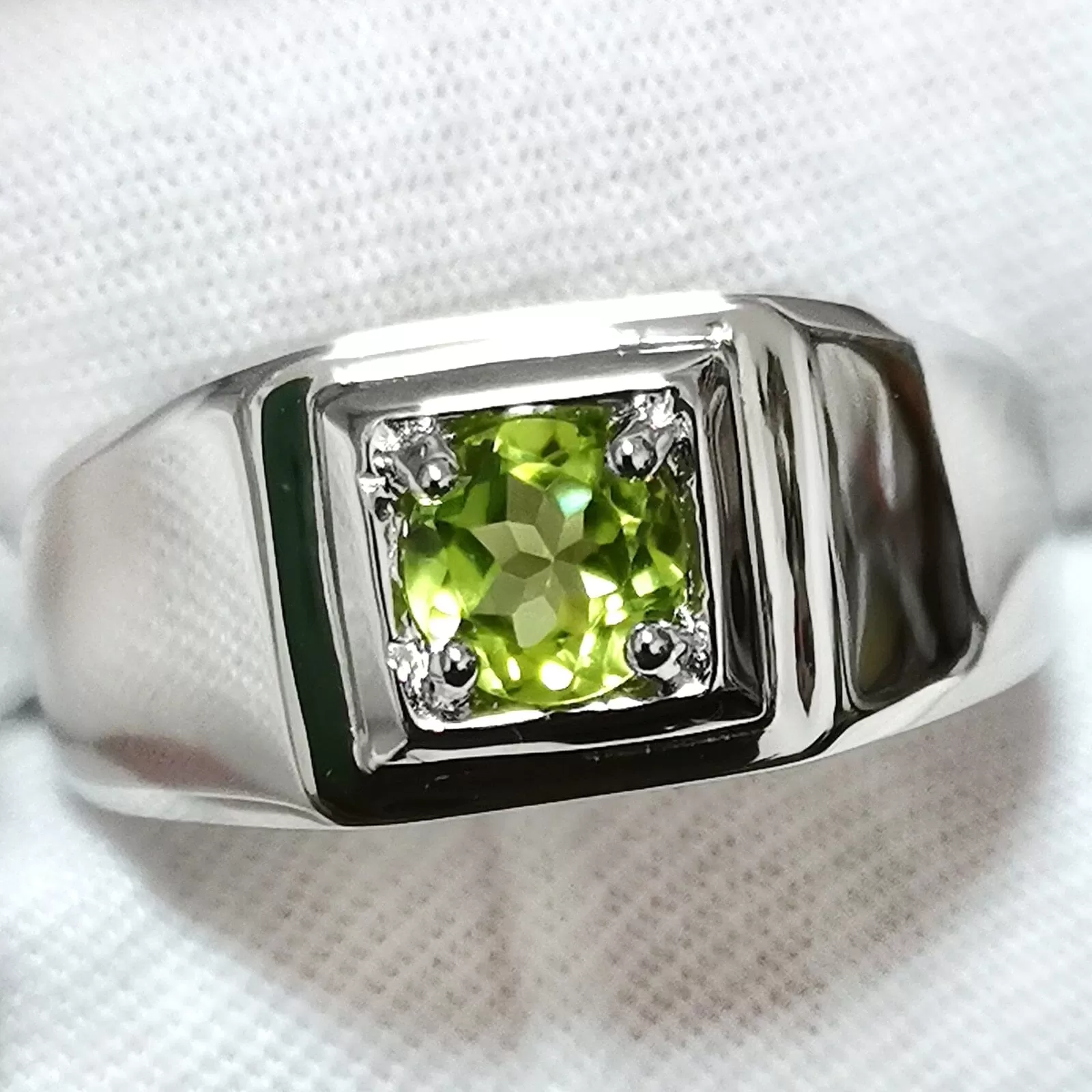 5.5mm Peridot Gemstone 925 Silver Ring