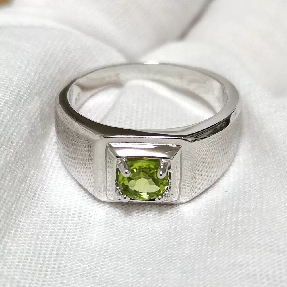 5.5mm Peridot Gemstone 925 Silver Ring