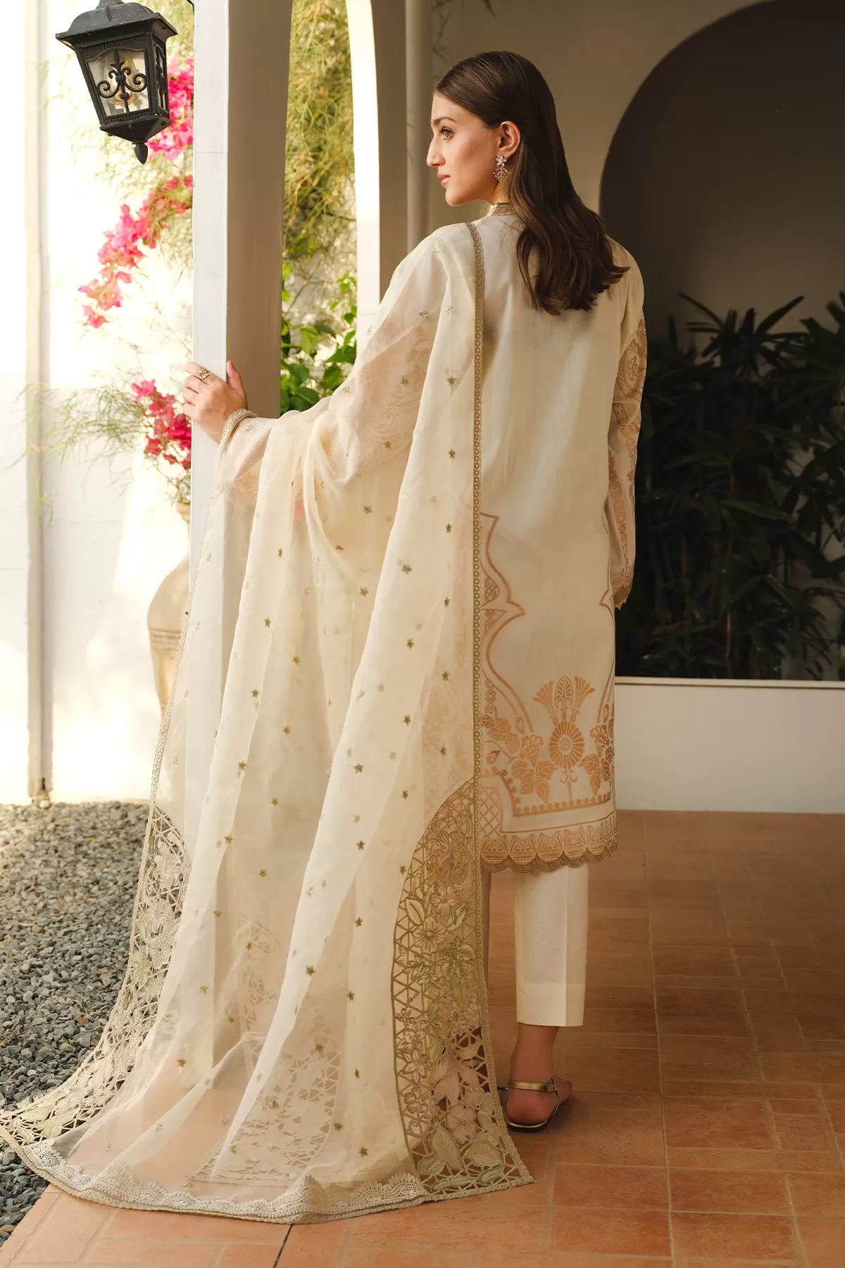 EMBROIDERED JACQUARD LAWN UF-662