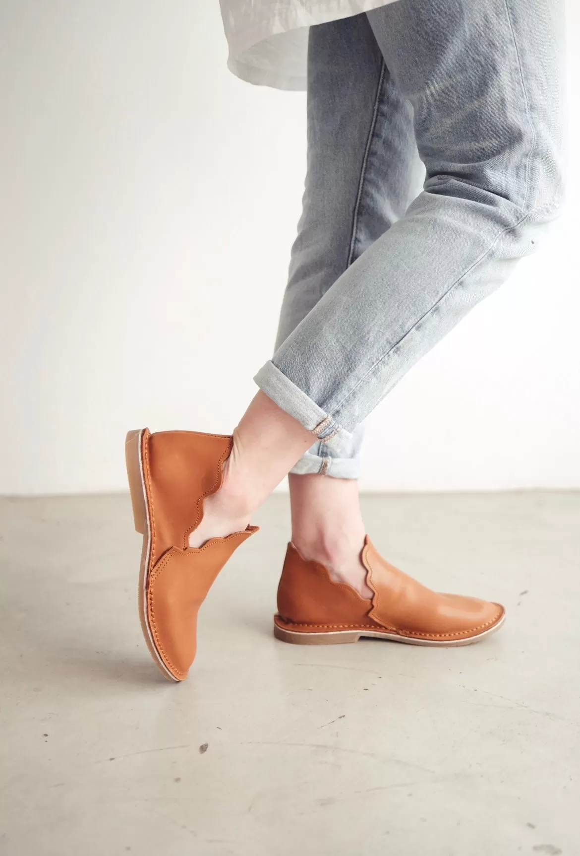 Ladies' Genuine Leather Scalloped Boots (Tan)