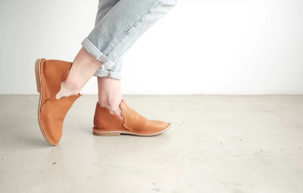 Ladies' Genuine Leather Scalloped Boots (Tan)