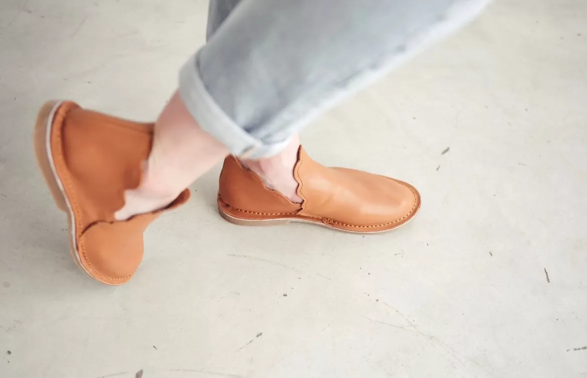 Ladies' Genuine Leather Scalloped Boots (Tan)