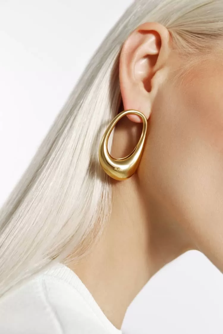 large gold hoop earrings