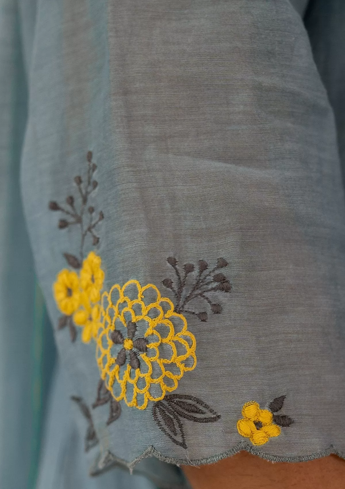 Periwinkle Daffodil Applique Kurta Set