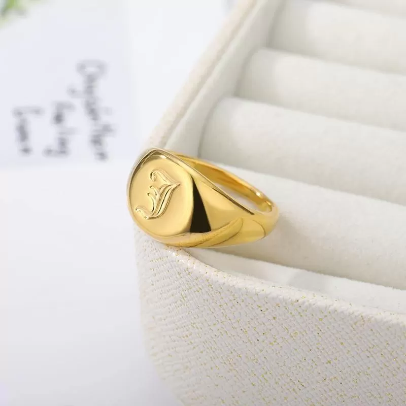 Sadie Monogrammed Signet Ring